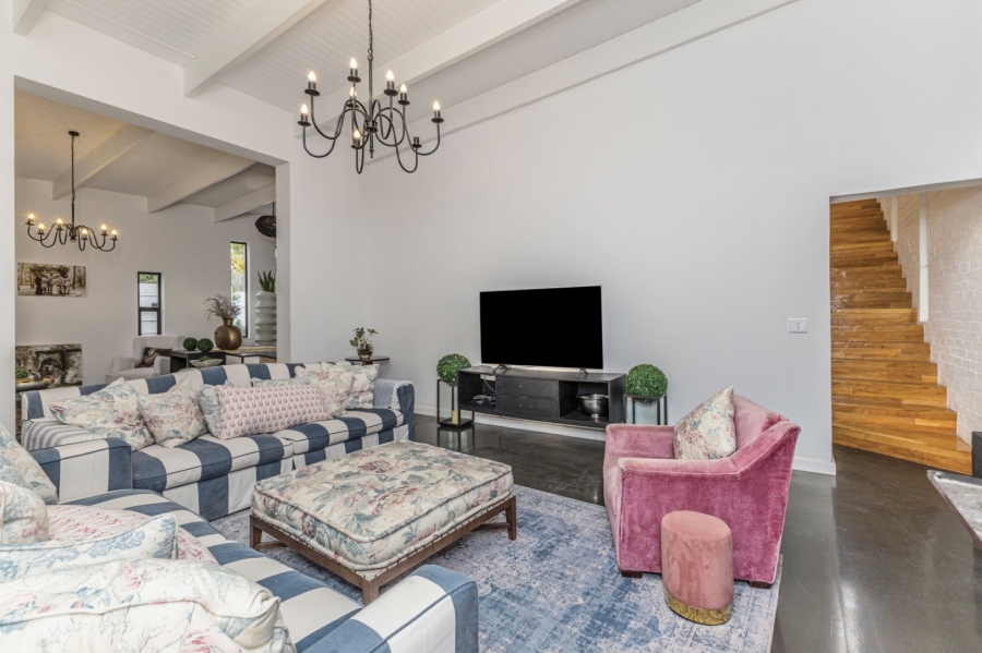 5 Bedroom Property for Sale in Mikro Park Western Cape